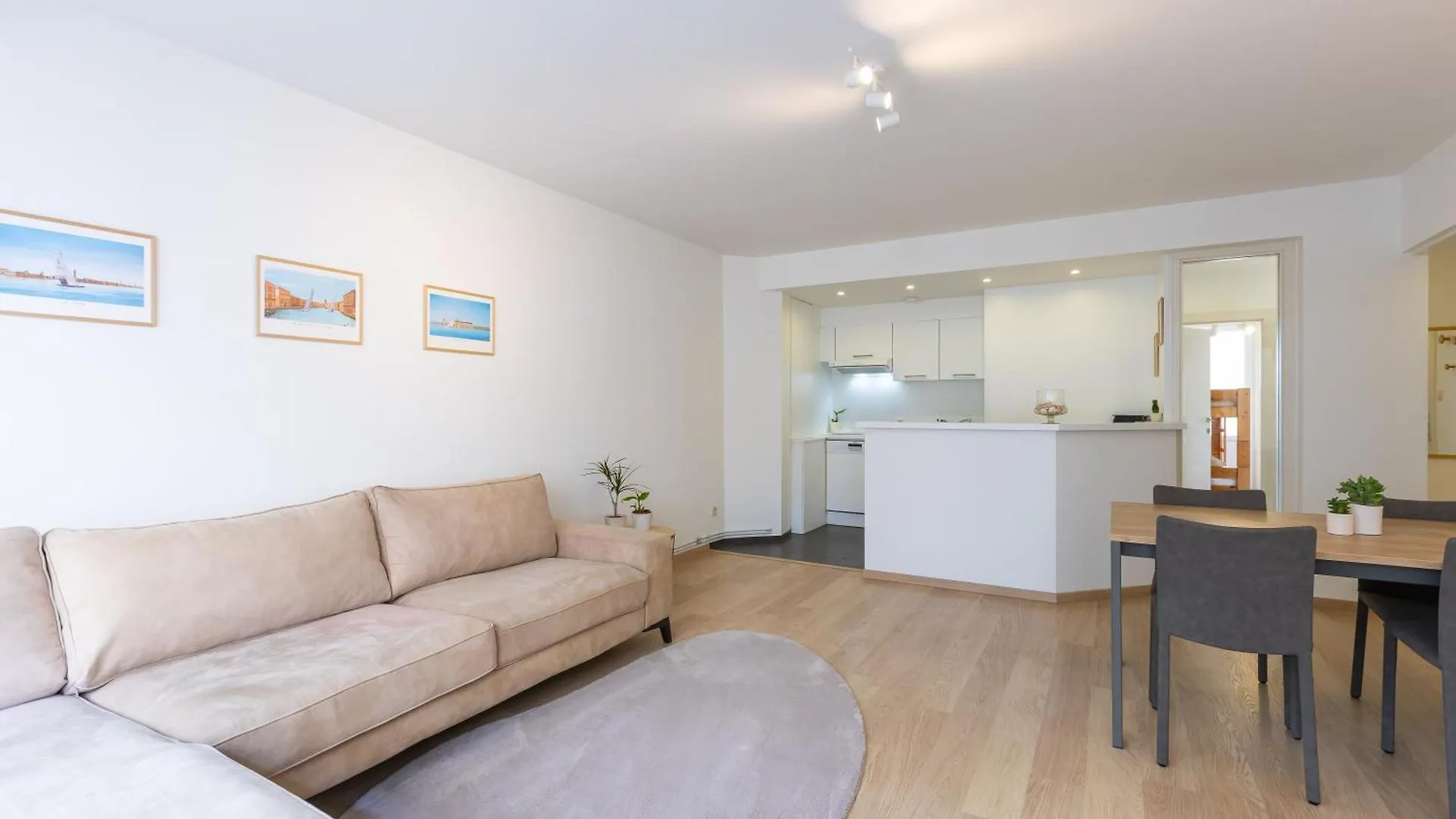 Miramar - Garage Available Apartment Ostend 0*,  Belgium