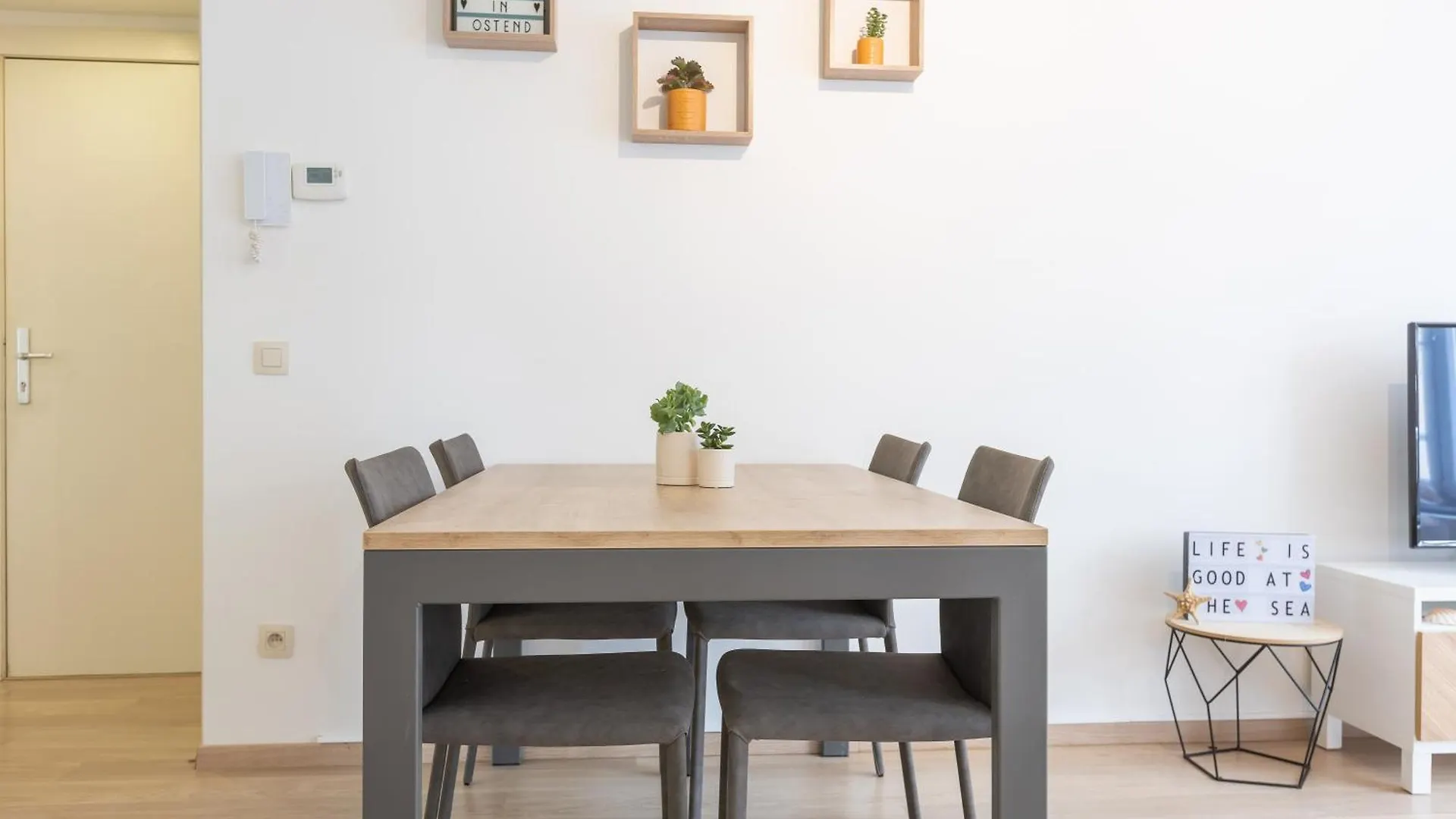 Miramar - Garage Available Apartment Ostend
